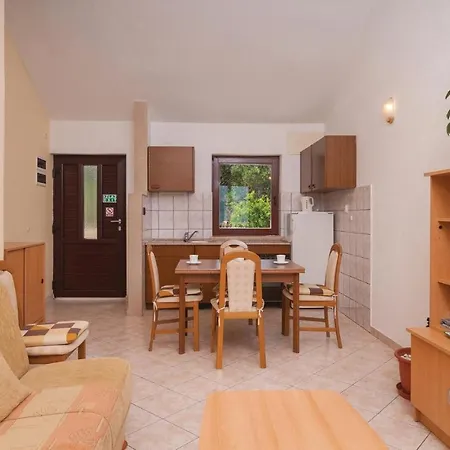 One-bedroom In Apartment *